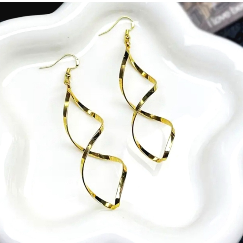 NEW Gold Modernist Spiral
Drop Earrings